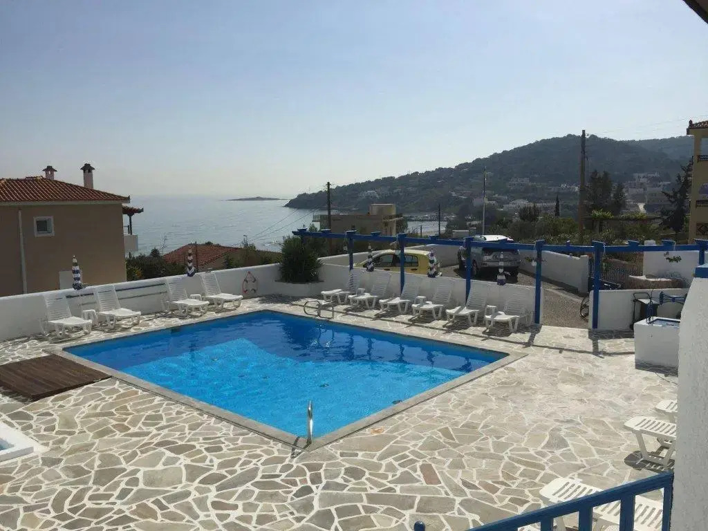 Blue Dolphin Studios and Apartment