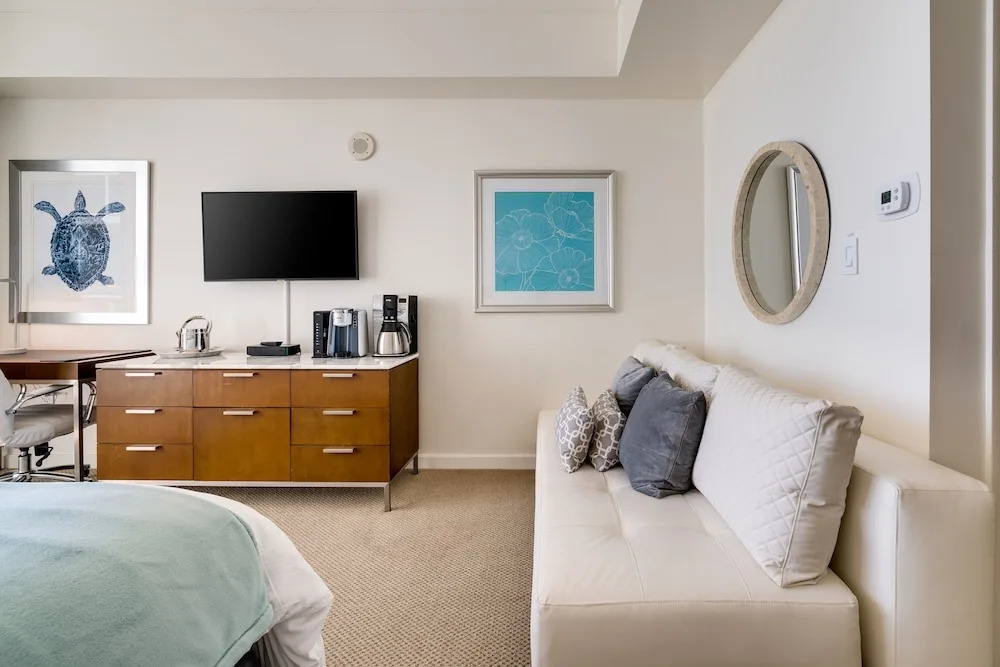 Million Dollar Ocean View Luxury Studio w/ Balcony + FREE PARKING