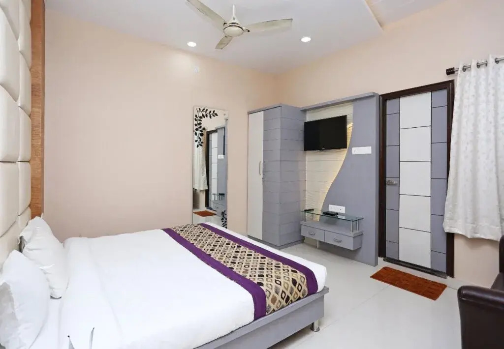 OYO 10360 Hotel Grand Manoranjan