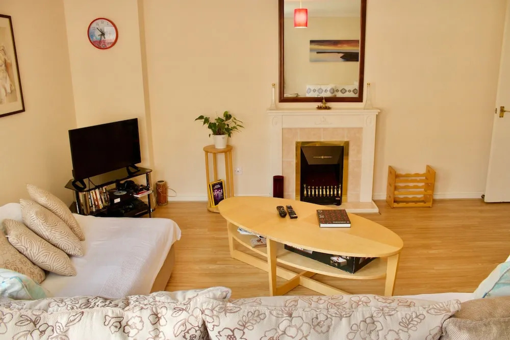3 Bedroom Flat In Edinburgh