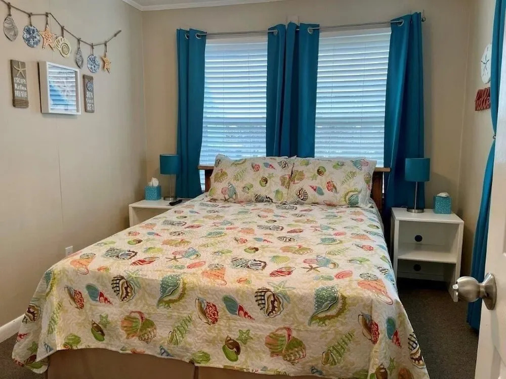 Sandy Bottoms 4 Bedroom Home by RedAwning