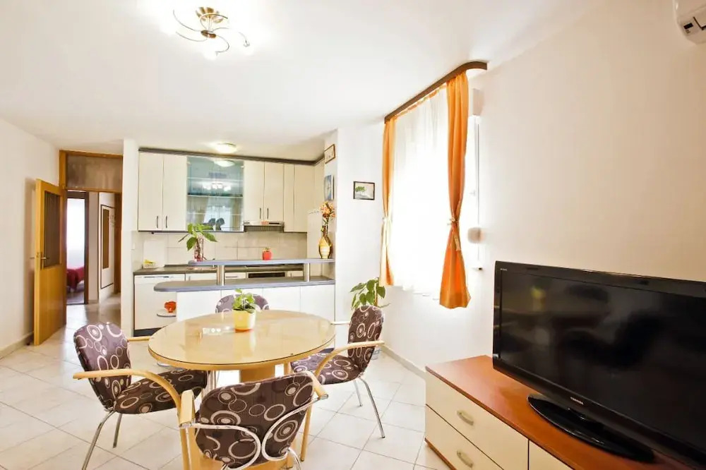 Spacious apartment 2 rooms free parking