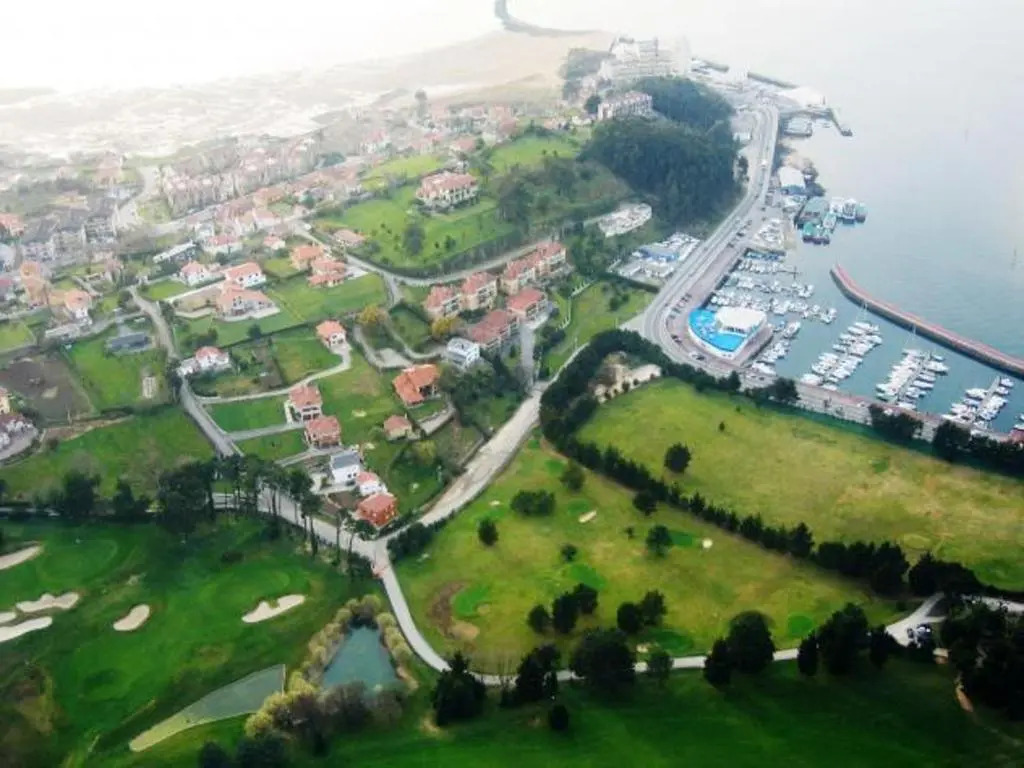 House with 3 bedrooms in Pedrena with wonderful sea view enclosed garden and WiFi 1 km from the beach