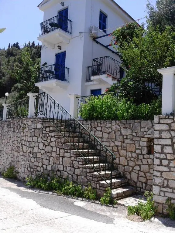 Aprilis Apartments