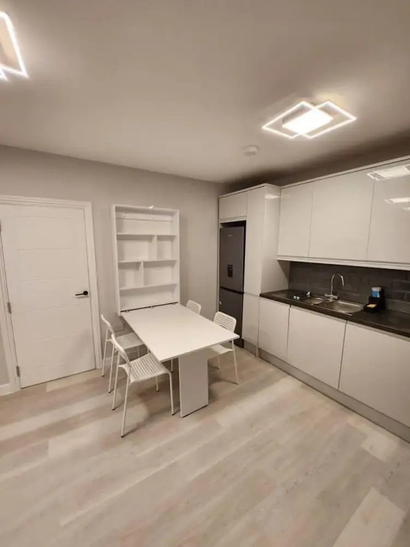 Beautiful 2-bed Apartment in London - Sleeps 6!