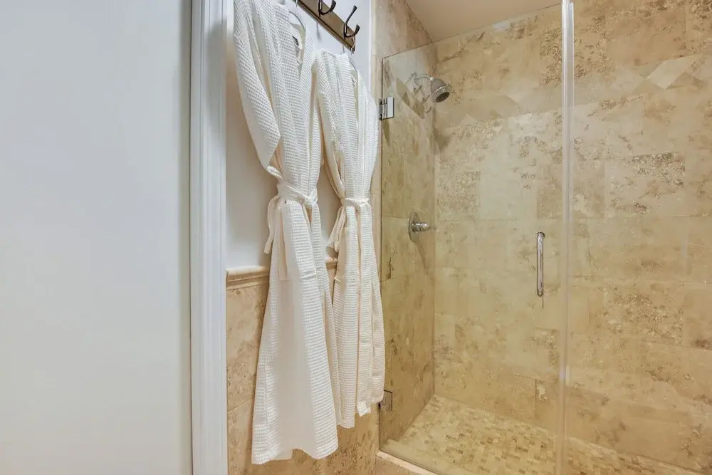 Luxury Atlanta Rental w/ Balcony: Near Buckhead!