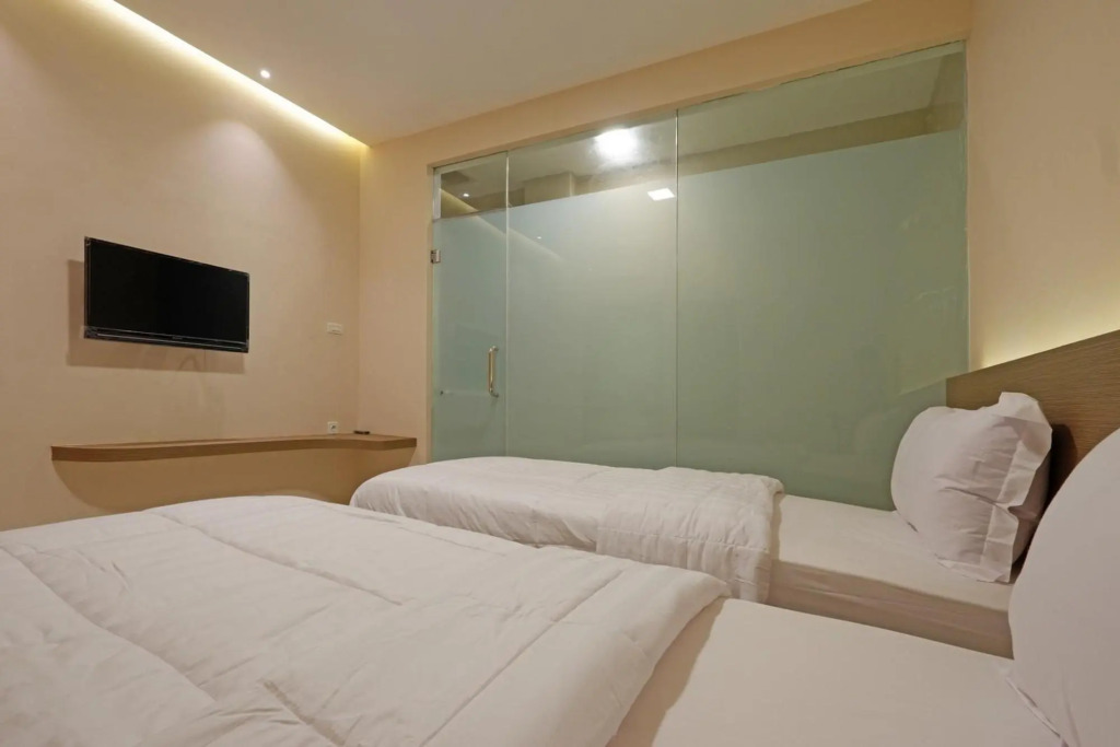 RedDoorz Plus near Java Mall Semarang