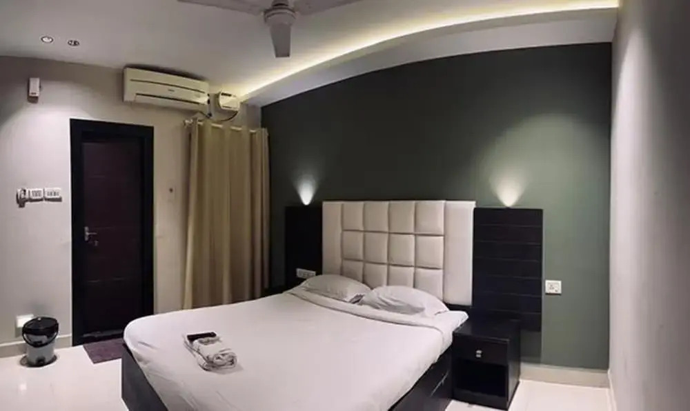 FabHotel Sea Queen Residency