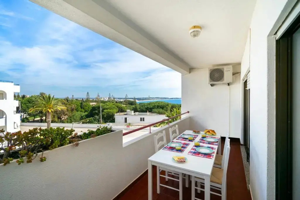 Acqua Vista Family Apartment - 200M from BEACH