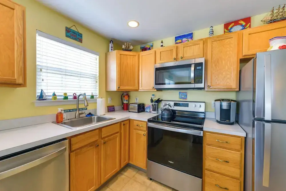 Condo w/ Deck: Walk to Beach & Convention Center!