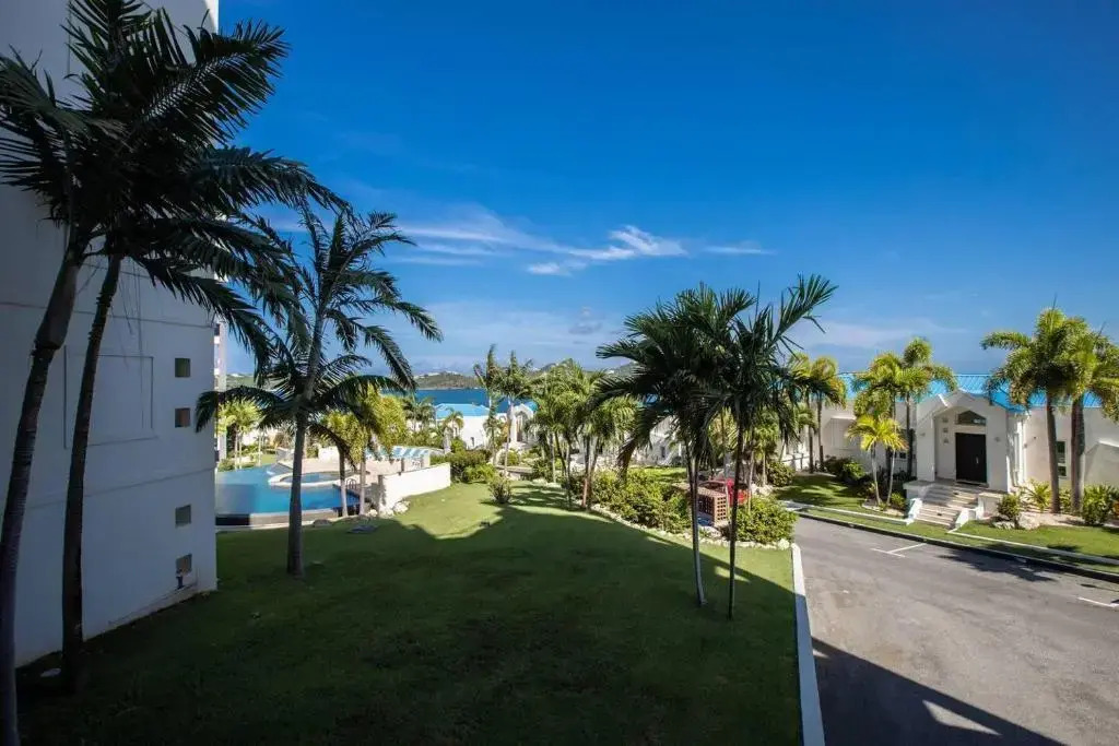 Garden View Condo in Maho