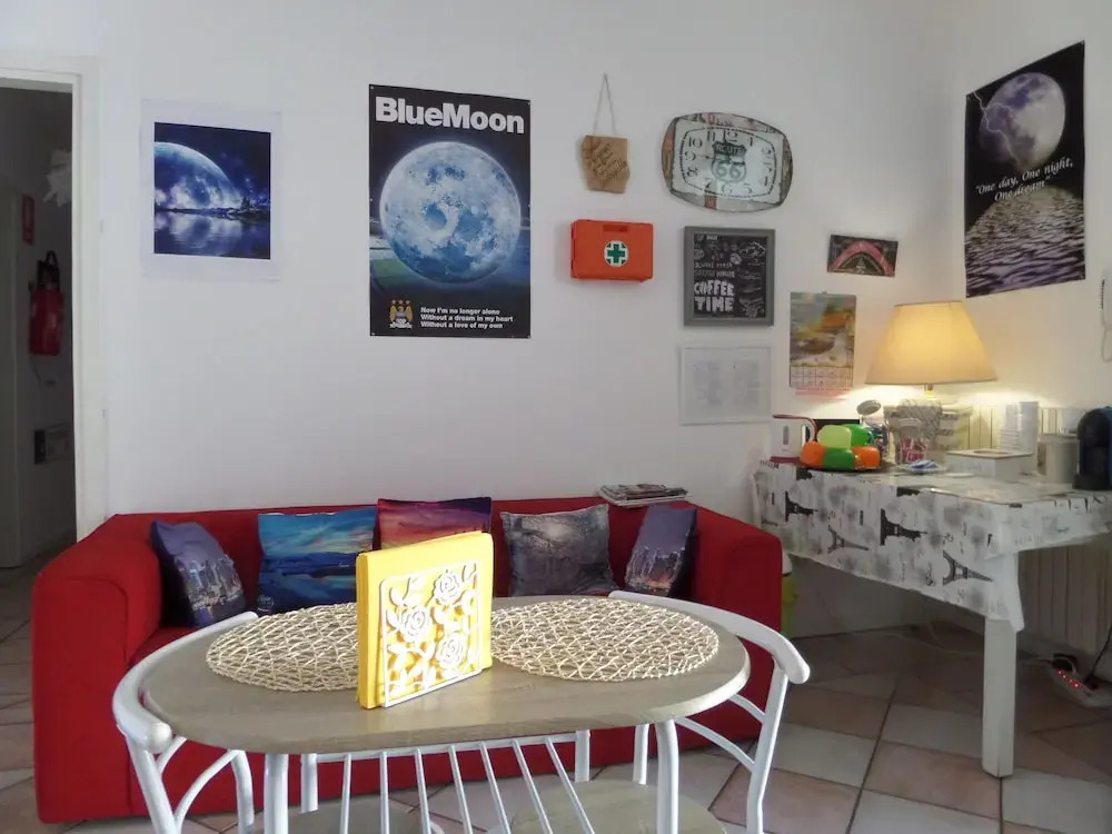 La Luna Blu in Old Town