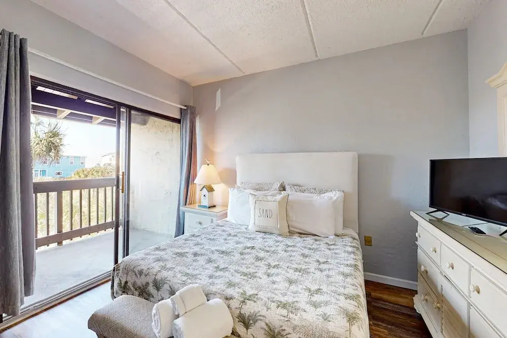 Oceanfront Condo With Resort Amenities, Beach Access and Pool