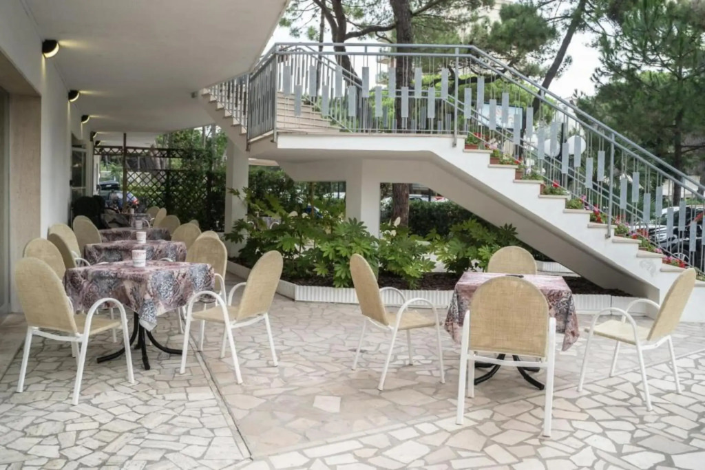 Hotel Sayonara