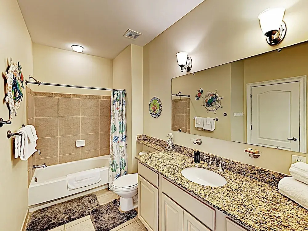 New Listing! Ocean W/ Pool & Rooftop Terrace 3 Bedroom Condo