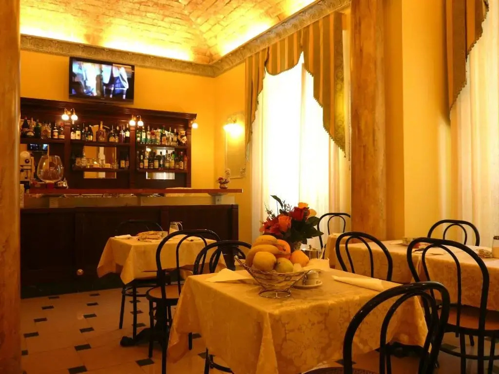 Cambridge Hotel
