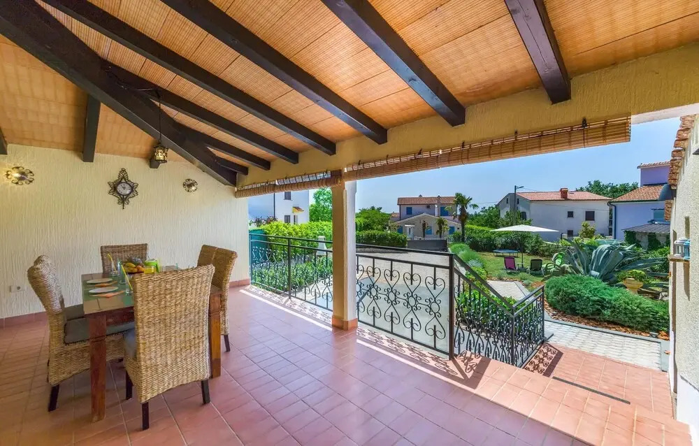 2 Bedroom Beach Front Home In Vabriga