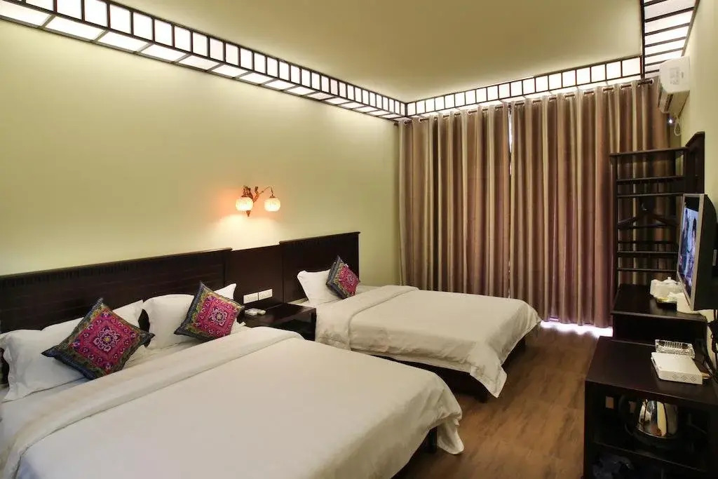 Warm Cloud Mountain Residence Hotel (Yangshuo West Street Branch)