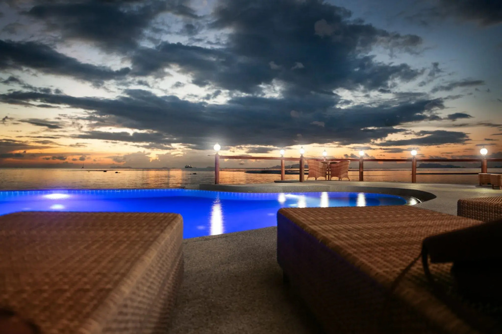 Beyond The Blue Horizon Boutique Bungalows