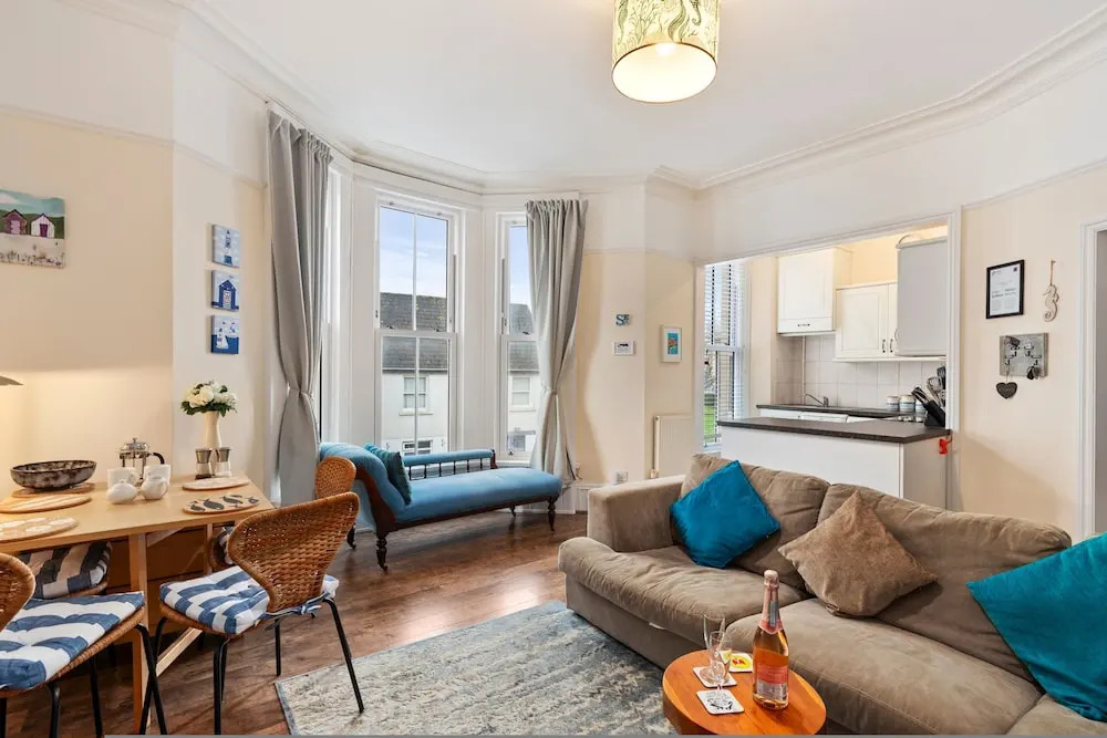 Sherbourne House - Seaside Apartment
