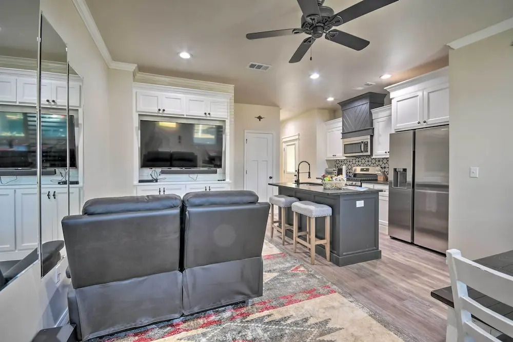 Bright Amarillo Townhome Near Parks & Town!