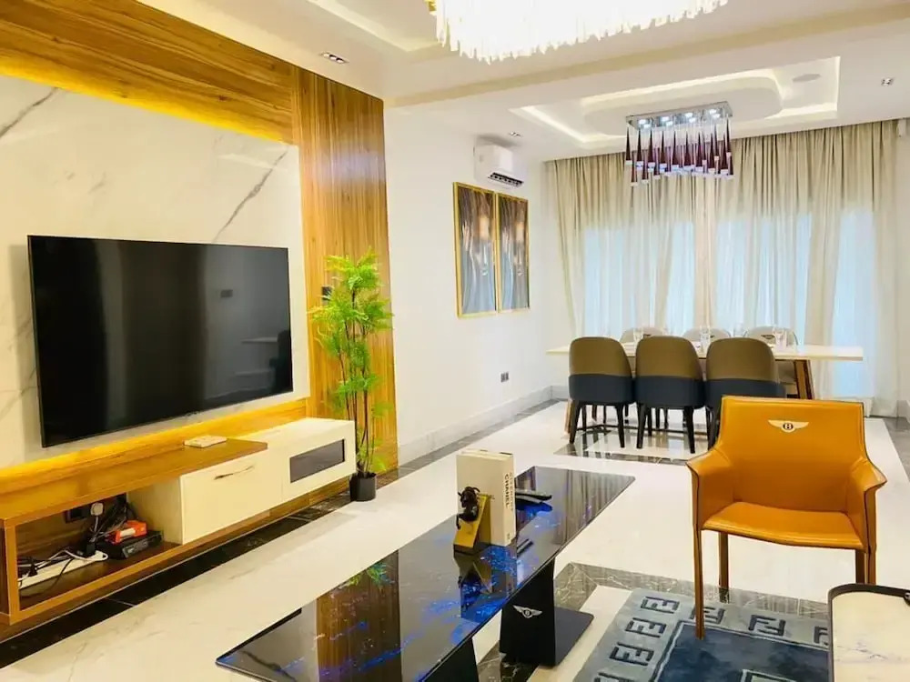 Sujimoto AveMontaigne BananaIsland Ikoyi