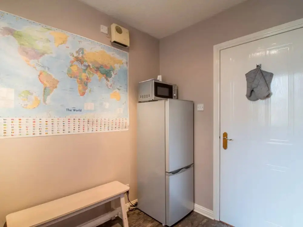 Spacious Canal side Apartment With Free Parking