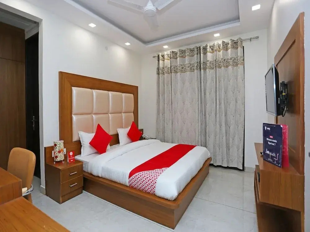 OYO 12692 Amexx Residency