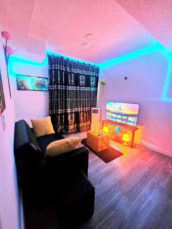 Cozy Cautley Guest Suite, Near YEG Airport