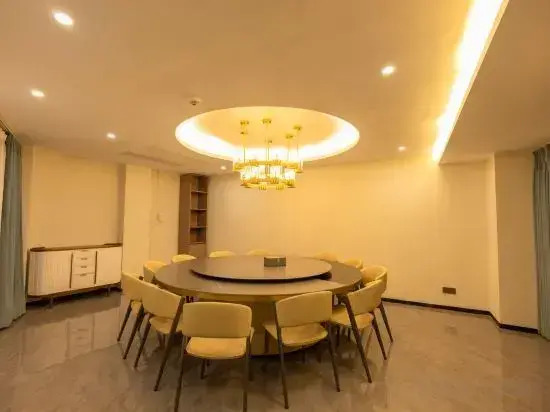 Shijian Bieyuan (Yalong Bay Bohoucun Branch)