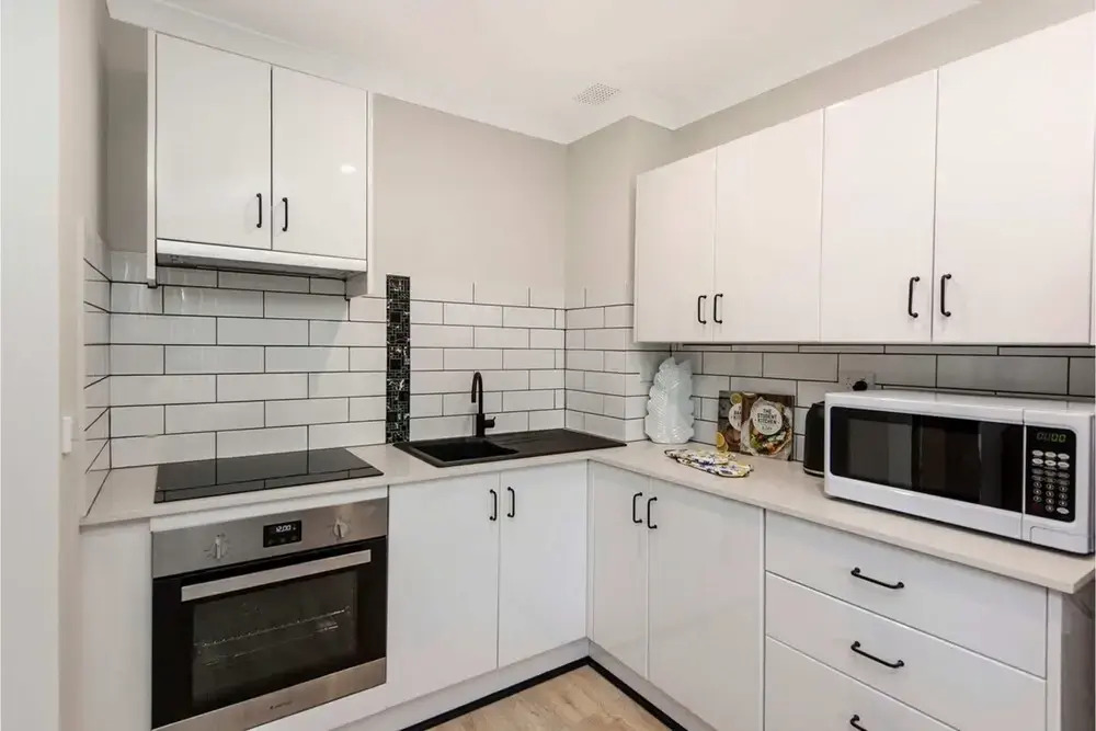 Executive 1BR Suite - Close to Foreshore & Cbd