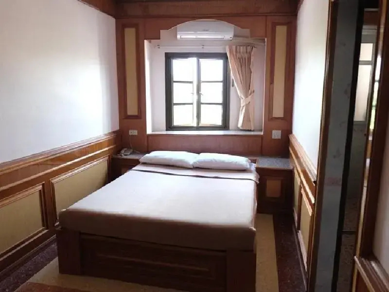 Rose Garden Hotel
