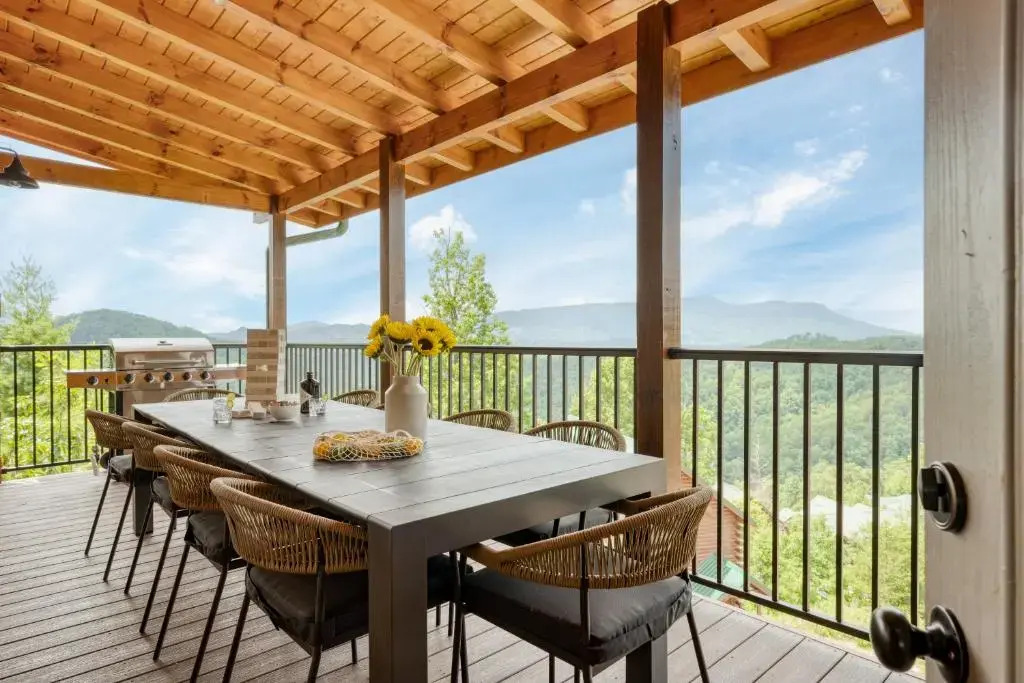 Duval by Avantstay 10min to DT Pigeon Forge w/ Indoor Pool, Hot Tub & Amazing Views!