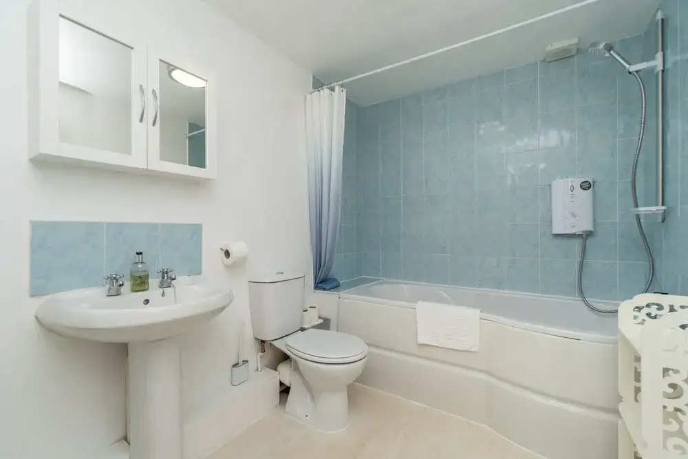 Spacious 2 Bed Southville Flat Near Harbourside