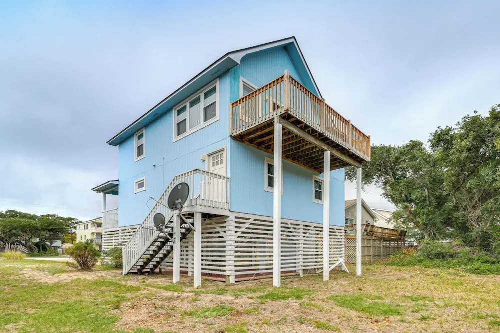 Steps to Beach: Centrally Located OBX Home!