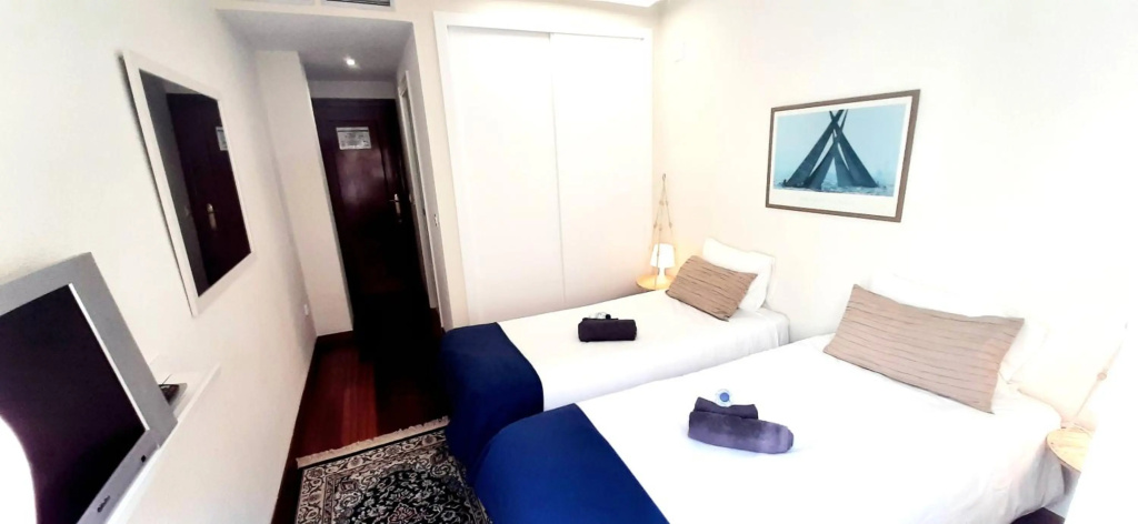 LARGE Apartment with large and sunny Terrace - Garden & Outdoor Gym, ALICANTE CENTER