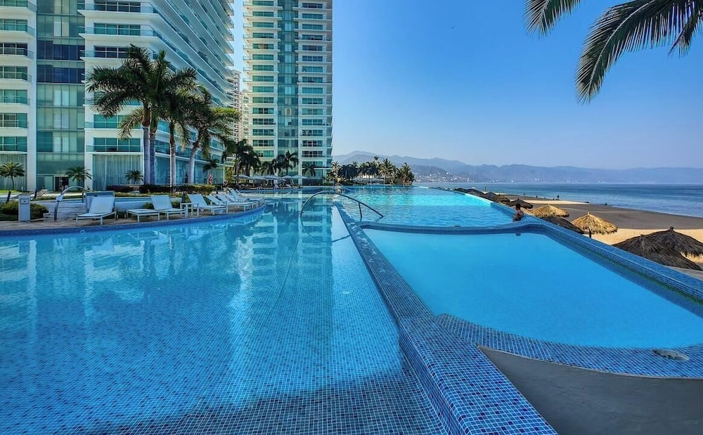 Luxury Oceanfront 2BR Condo With Private Balcony