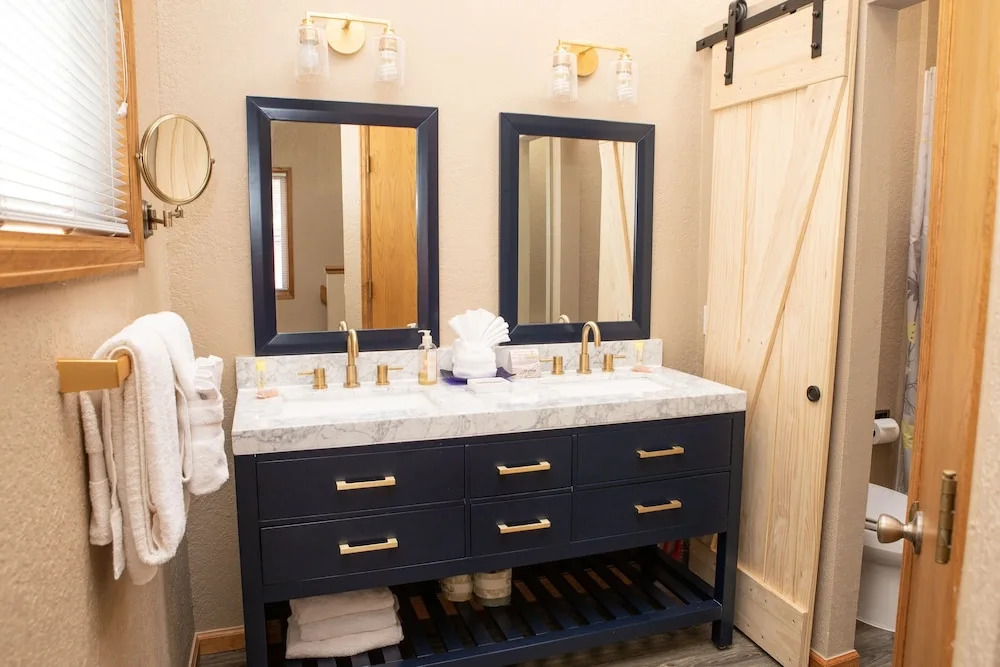 J1 Meadow Creek Miniums 3 Bedroom Condo by RedAwning