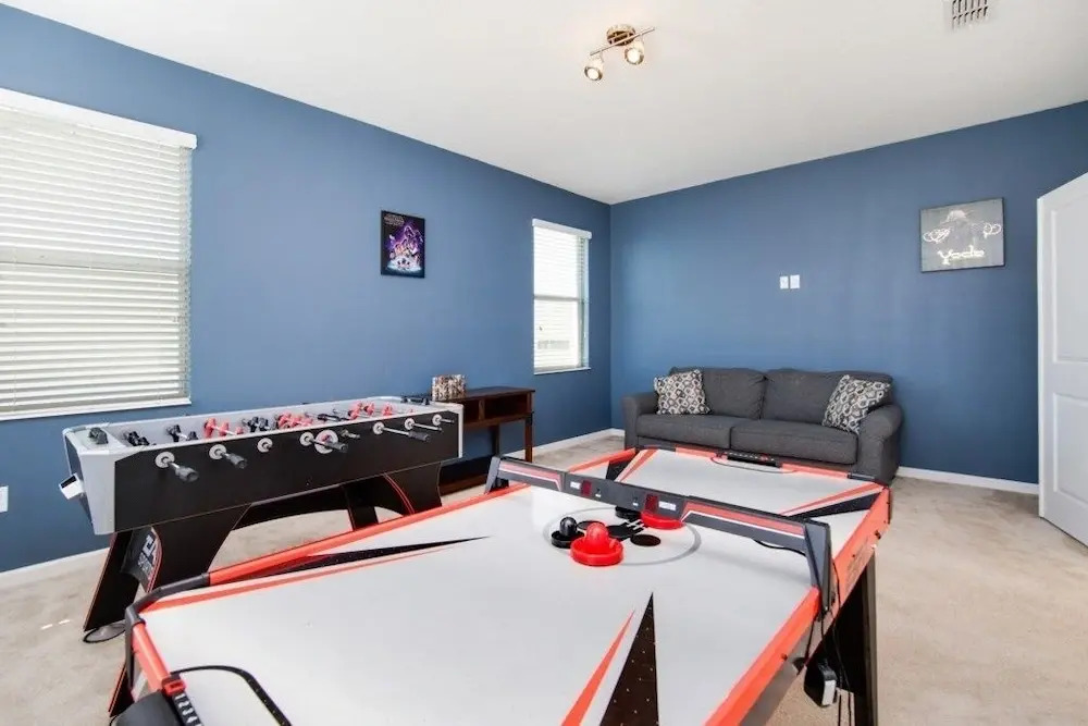 5 Bed 5 Bath In 5 Star Resort Near Disney! 5 Bedroom Home by RedAwning