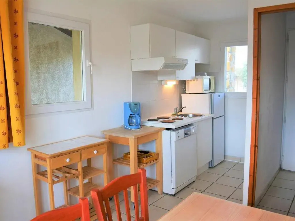 Maison Duplex avec Terrasse, 2 Chambres, Piscines et Parking - FR-1-382-19