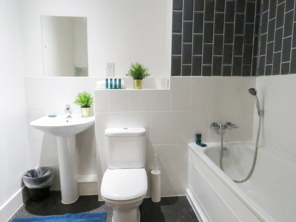 Tudors eSuites Two Bedroom & Balcony