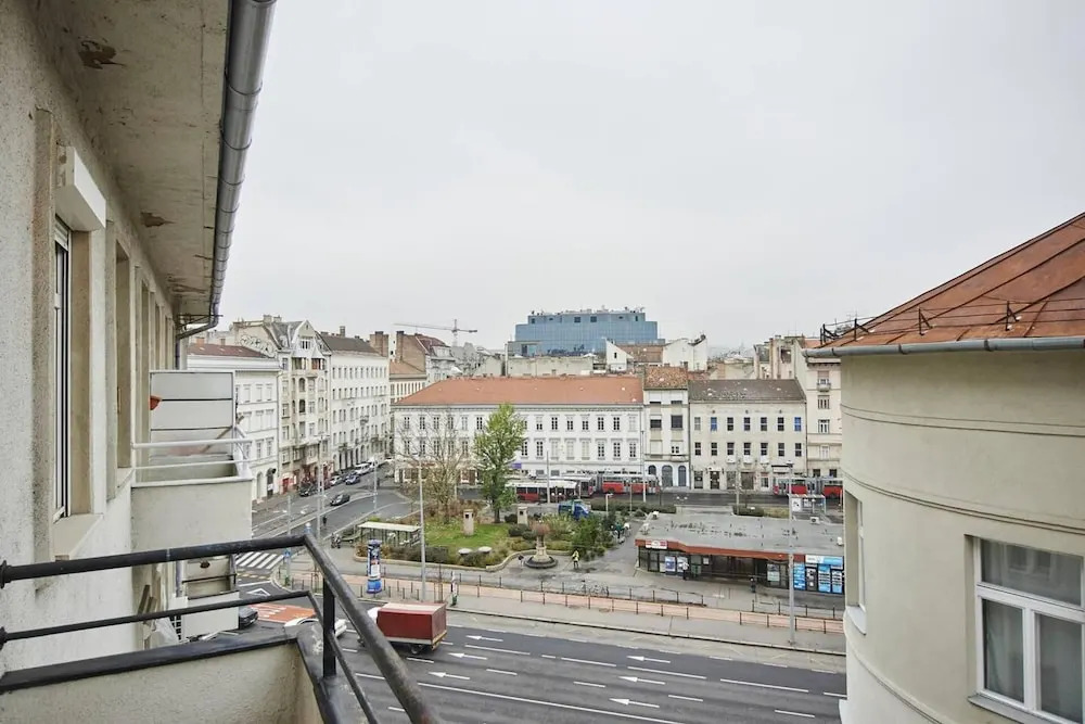 1 Bedroom Apartment Sleeps 2 -balcony -lift Access