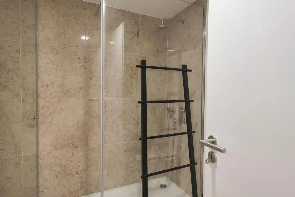 Lovelystay - Modern And Colourful Flat in the Heart of Graça