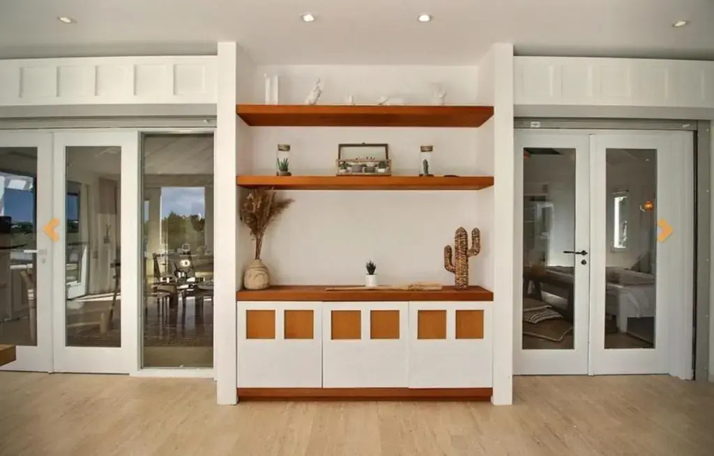 3 bedrooms villa at Les Terres Basses 200 m away from the beach with lake view private pool and enclosed garden