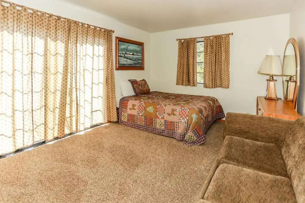 Cozy Hollow - 1890 by Big Bear Vacations
