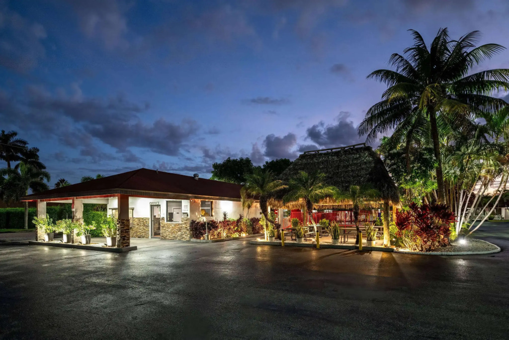 Super 8 by Wyndham Homestead Florida City Gateway to Keys