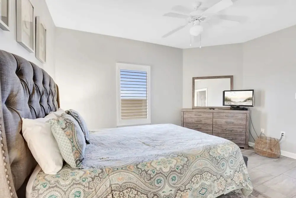 Admirals Quarters 802