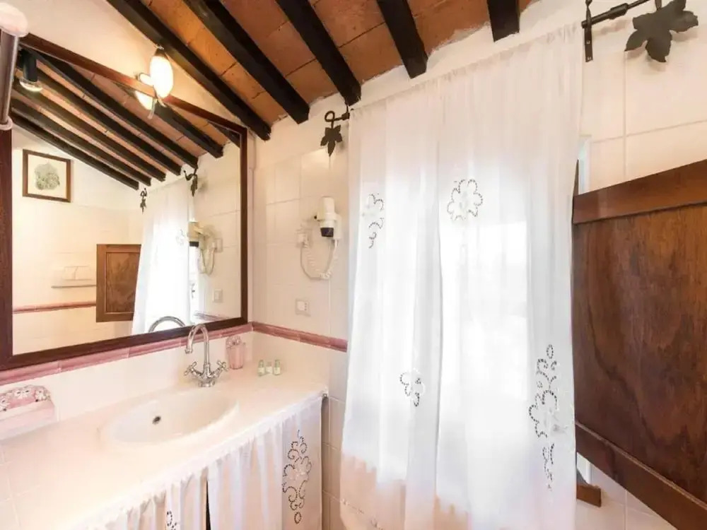 Vintage Mansion in Montepulciano With Pool