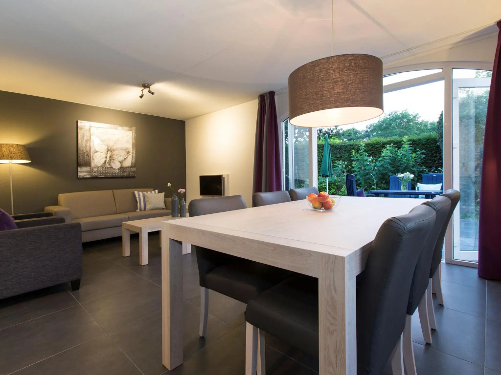 Luxurious villa with washer and dishwasher, in a green area