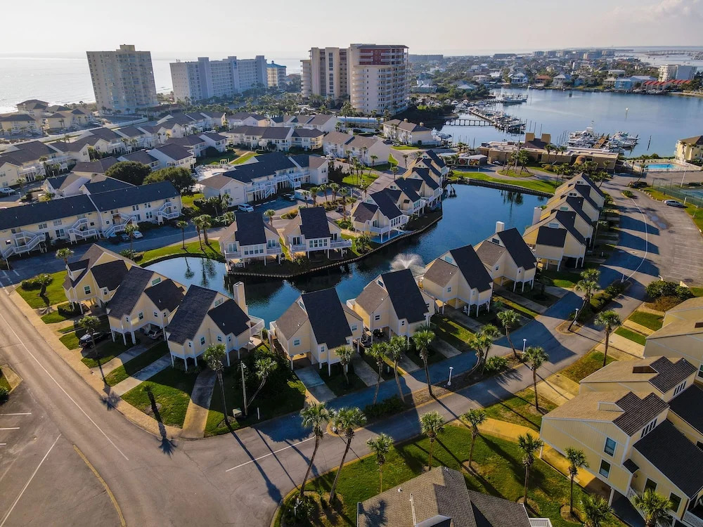 Sandpiper Cove #4213 by Southern Vacation Rentals